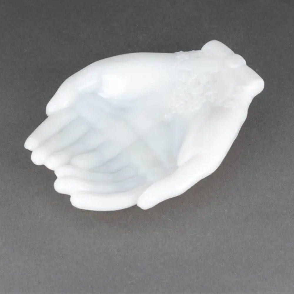 Vtg 60-70’s AVON Milk Glass Hand-Shaped Trinket Dish #0115267